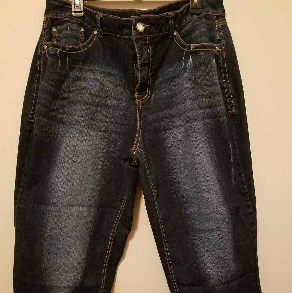 “CLOSE OUT SALE” Cato capris